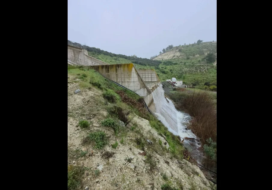 Βροχές «χρυσάφι»: Υπερχείλισε και το φράγμα Ταμασσού  (ΦΩΤΟ – ΒΙΝΤΕΟ)