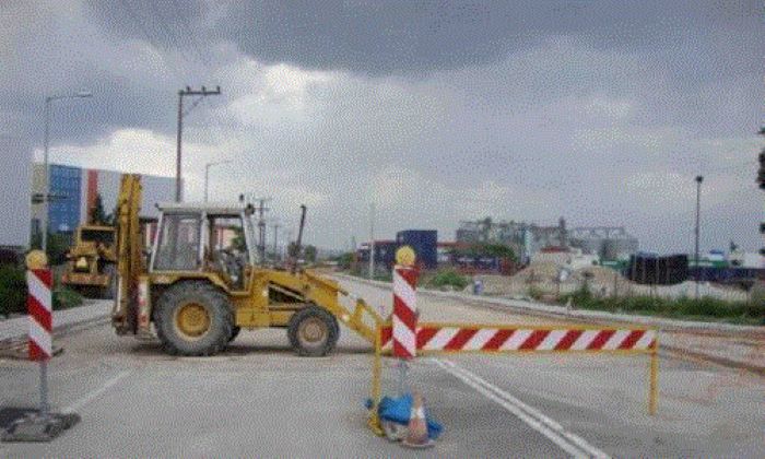 Οργή Λαρνακέων για τα εργοτάξια στο δρόμο Δεκέλειας – Έκκληση για επίσπευση των εργασιών από τον Νάκη Αντωνίου – Λάβρος ο Μάριος Πολυβίου, κάνει λόγο για «δρόμο ντροπή για τη Λάρνακα»  (φώτο)