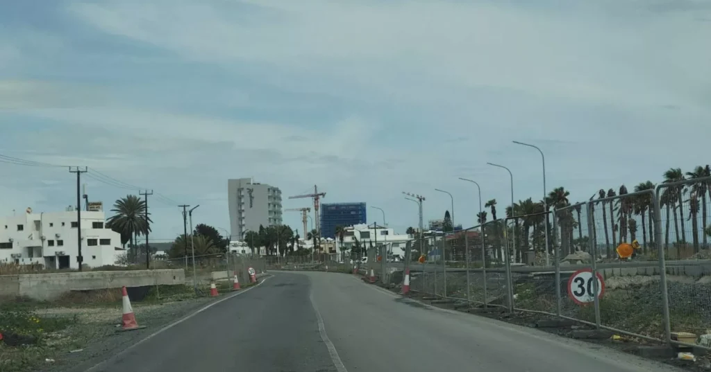 «Καρφιά» ΕΟΑ Λάρνακας στον εργολάβο για τις καθυστερήσεις του δρόμου Λάρνακας – Δεκέλειας