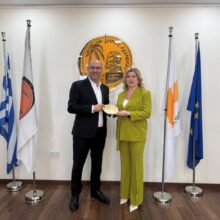 Συνάντηση με πρέσβειρα Σερβίας