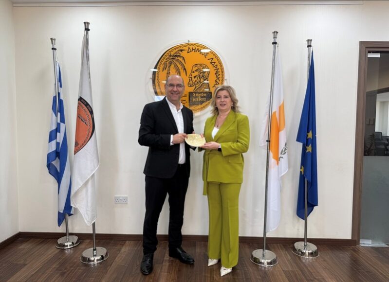 Συνάντηση με πρέσβειρα Σερβίας