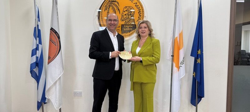 Συνάντηση με πρέσβειρα Σερβίας