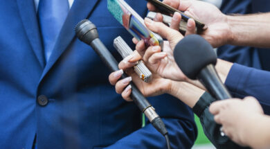 δημοσιογραφος