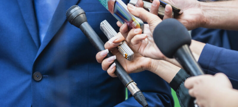 δημοσιογραφος