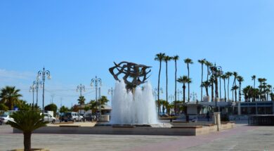 1-Finikoudes-beach-things-to-do-in-larnaca