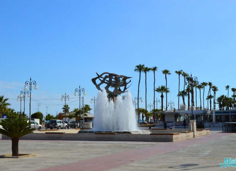 1-Finikoudes-beach-things-to-do-in-larnaca