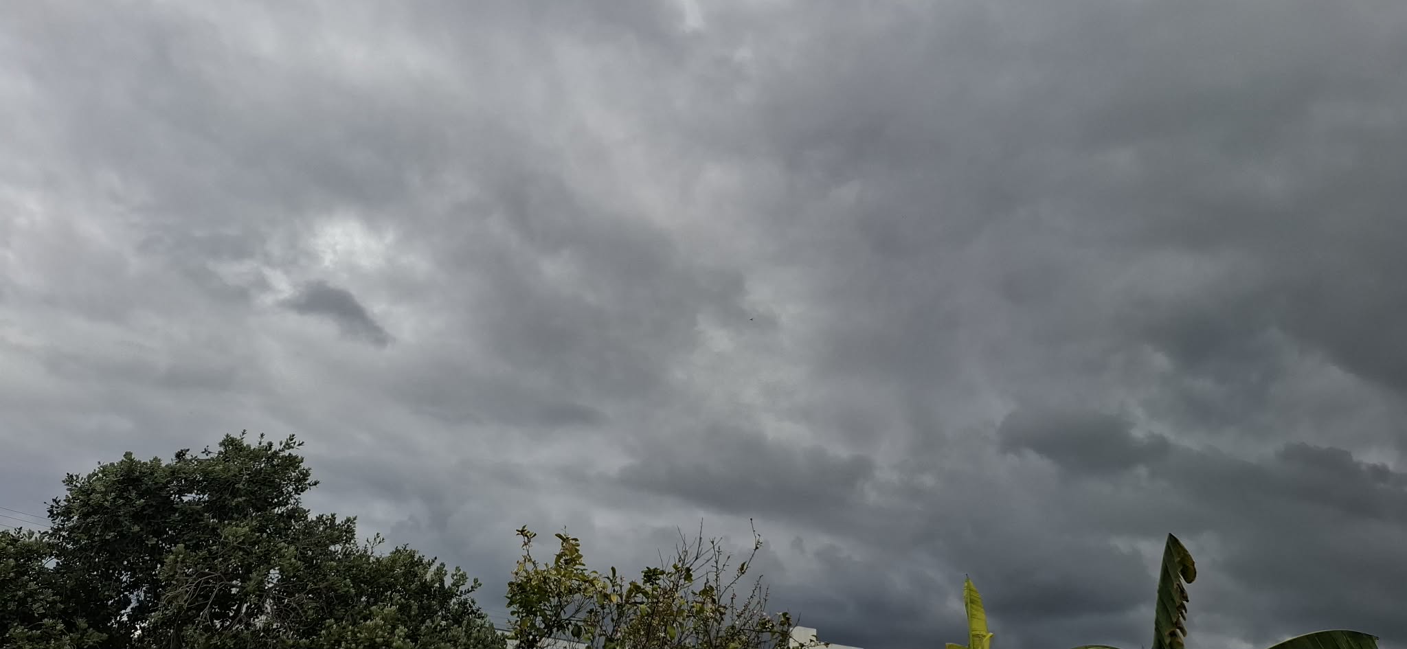 Νέα κίτρινη προειδοποίηση: Φέρνει καταιγίδες, χαλάζι και θυελλώδεις ανέμους