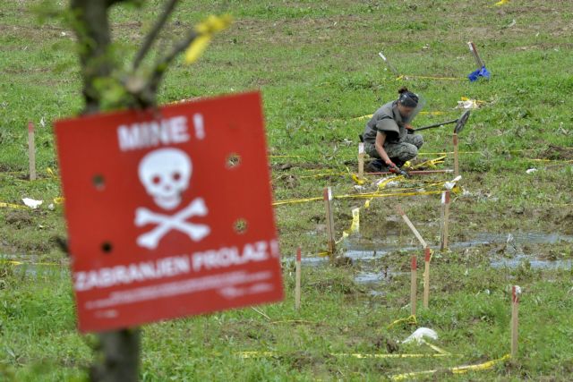 Εργασίες από την Εθνική Φρουρά, στο ναρκοπέδιο στην κτηνοτροφική περιοχή Τρούλλων