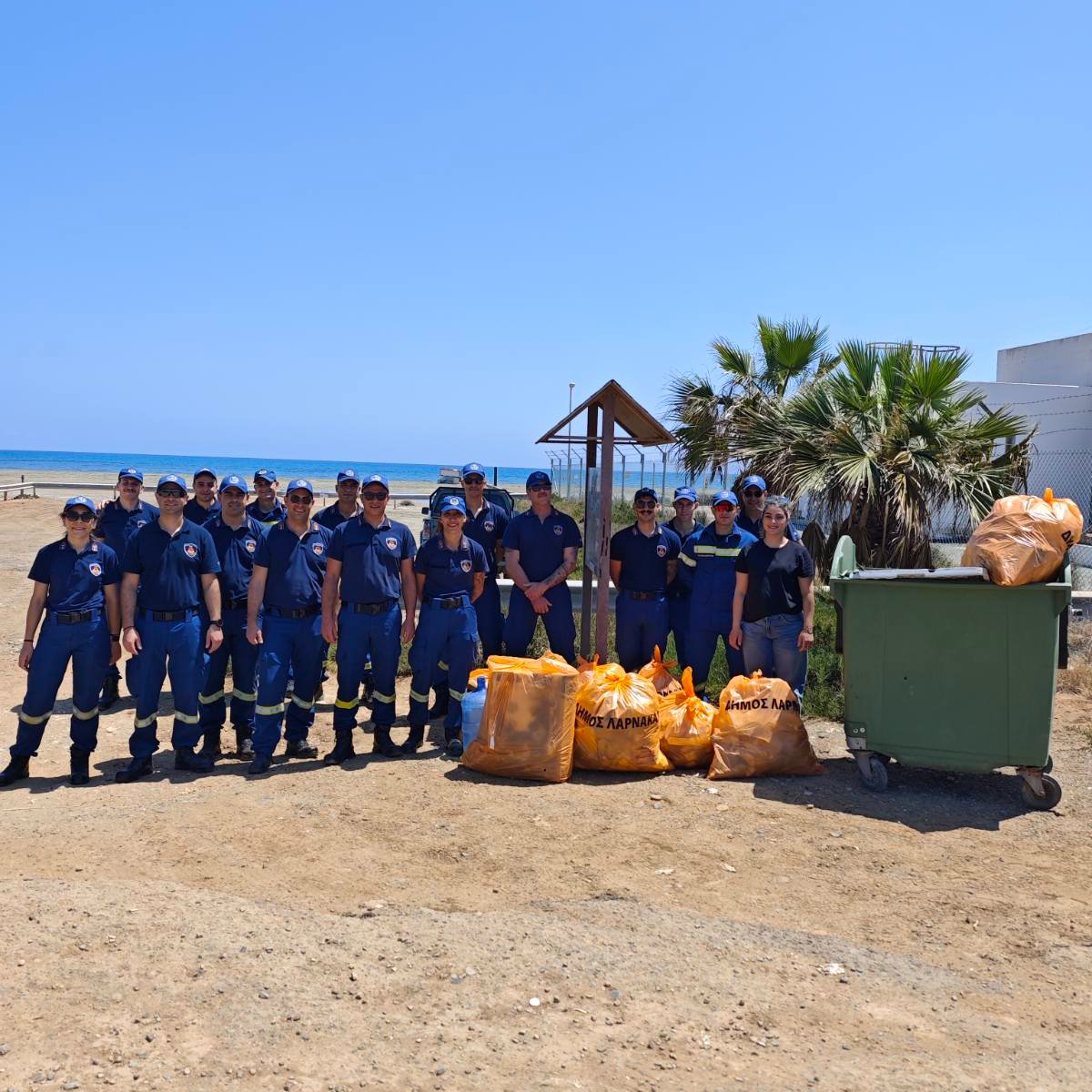 Εθελοντικός Καθαρισμός της Παραλίας Spyros Beach με τη στήριξη του Δήμου Λάρνακας  (φώτο)
