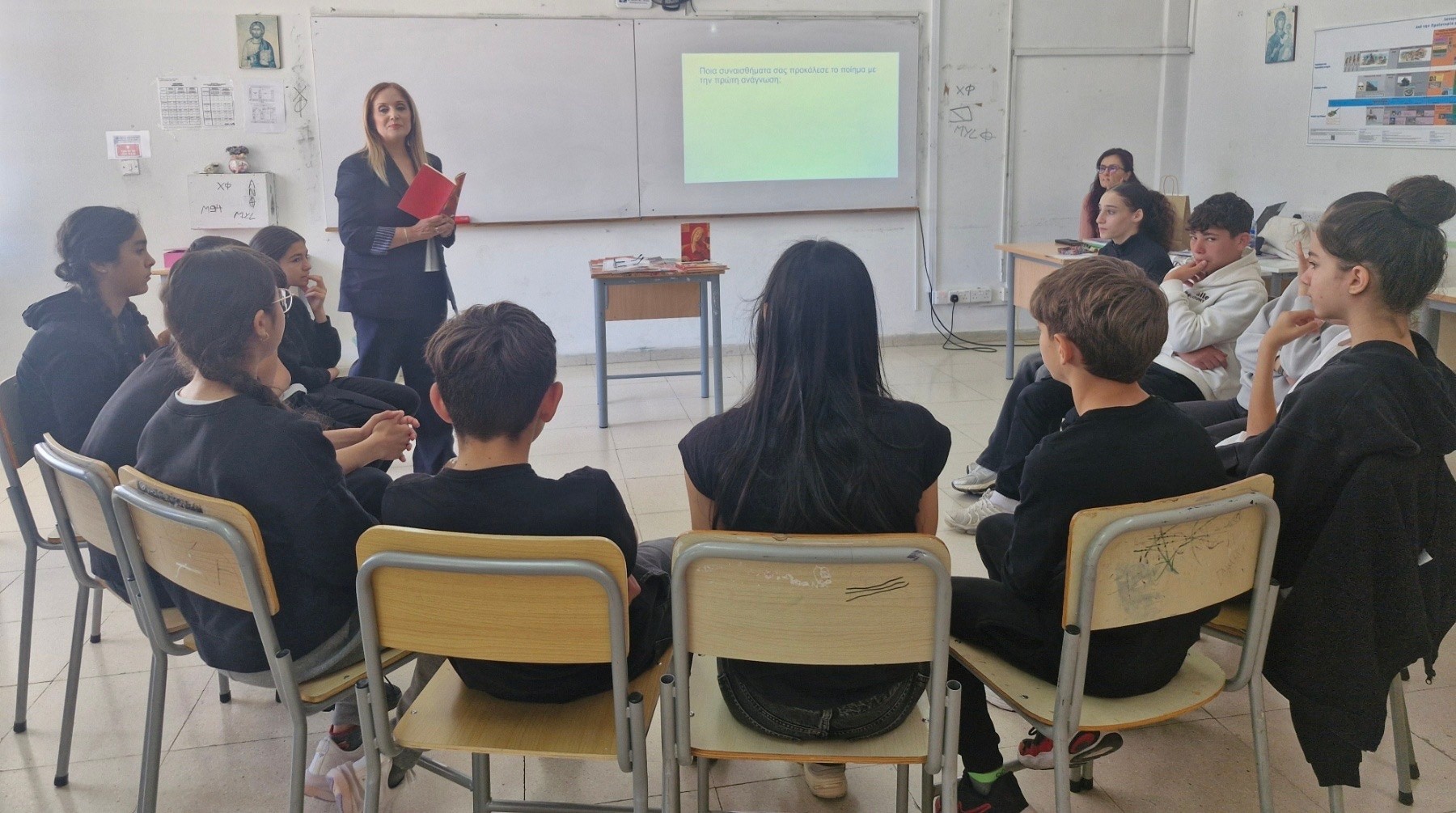 Στο Γυμνάσιο Βεργίνας στη Λάρνακα η Πρέσβειρα Πολιτισμού, κ. Γεωργία Αριστείδου Θεμιστοκλέους, συγγραφέας και ποήτρια  (φώτο)
