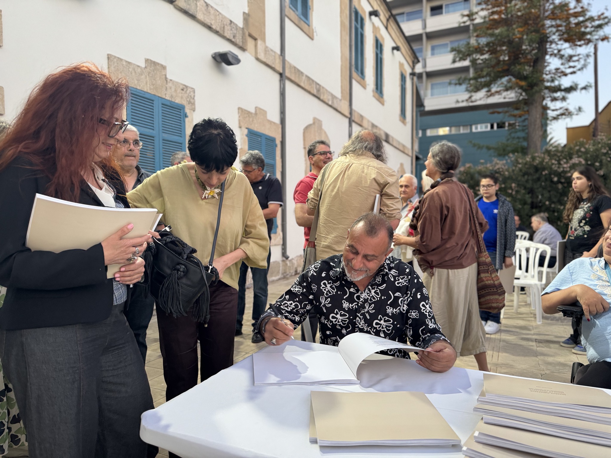 Τελευταία ξενάγηση πριν από το κλείσιμο της αναδρομικής έκθεσης του Ανδρέα Παρασκευά “Μαρτυρίες ενός αθέατου χρόνου”  (φώτο)