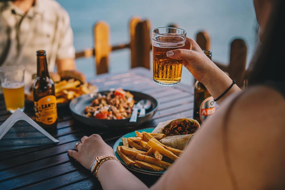 Αγαπημένο beach bar άνοιξε και πάλι τις πόρτες του για την καλοκαιρινή σεζόν