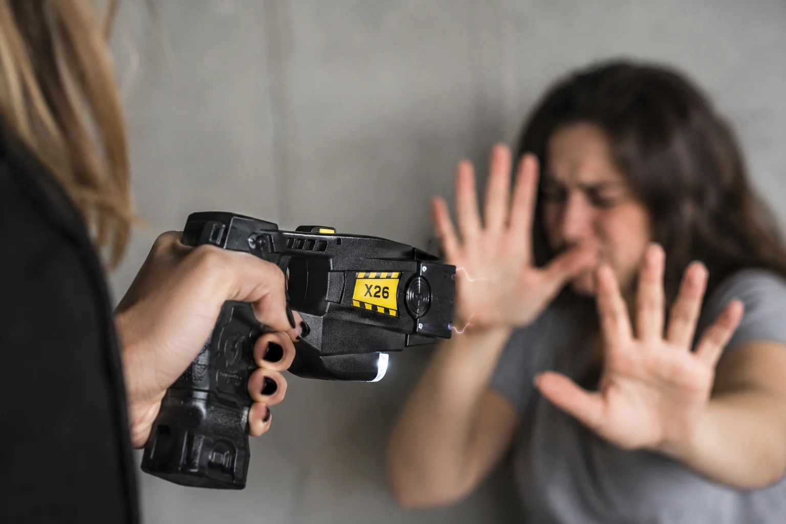 Επιτέθηκε με taser που αγόρασε από το πανηγύρι Κατακλυσμού – «Χαστούκι» Εφετείου