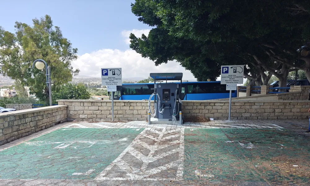 Σε λειτουργία 11 νέοι σταθμοί ταχείας φόρτισης ηλεκτρικών οχημάτων σε όλη την Κύπρο – Δείτε χάρτη
