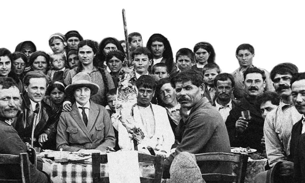 Καλλιτέχνες και ακαδημαϊκοί σε διάλογο για καλλιτεχνικές πρακτικές σε μουσεία-αρχεία και μετά-αποικιακές πρακτικές
