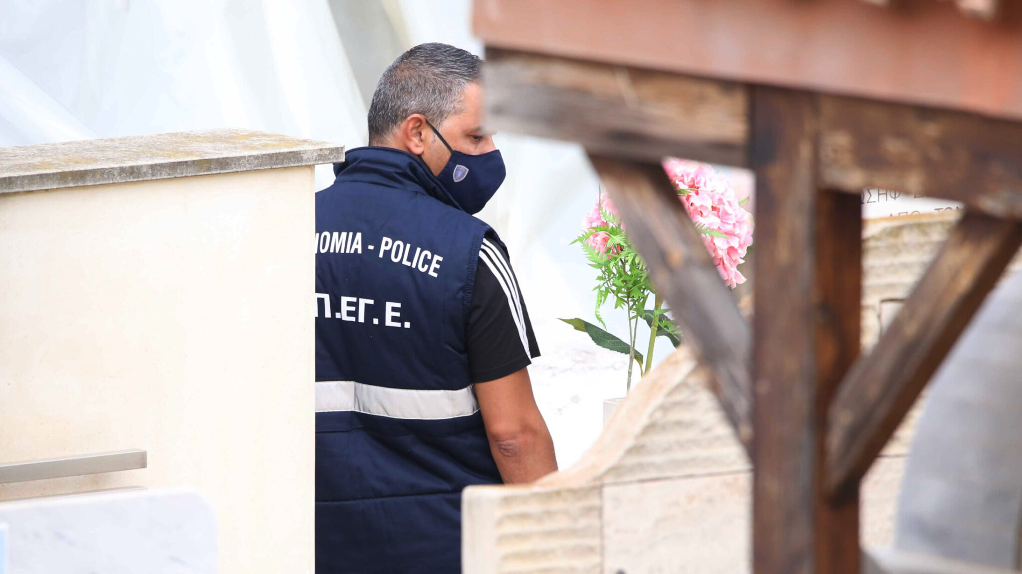 Μυστήριο με τα οστά στις Τρείς Ελιές: Ποιος τα εντόπισε, σε ποιον ανήκουν και γιατί ερευνάται το γειτονικό κοιμητήριο