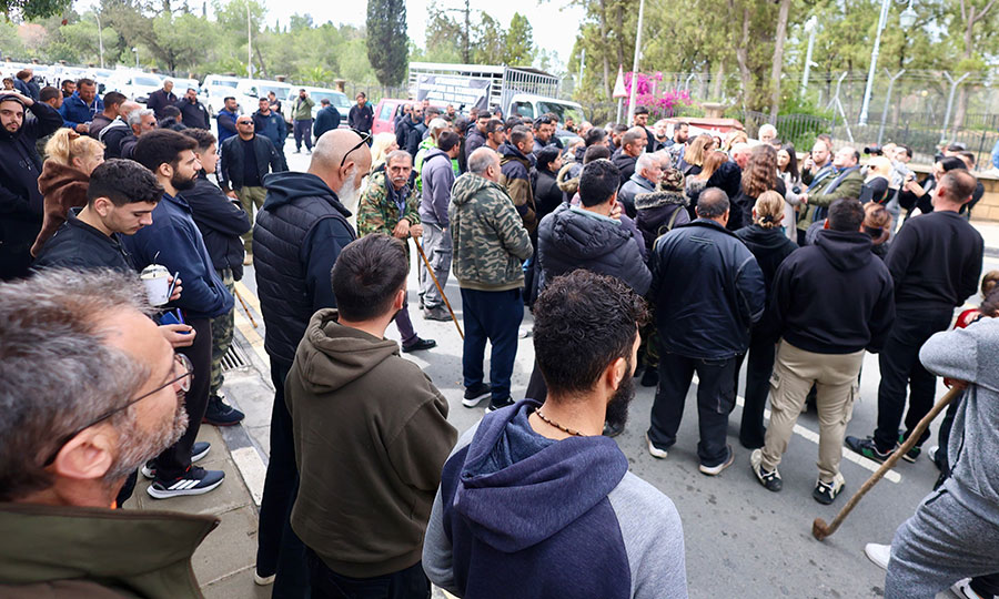 Έξω από το Προεδρικό σήμερα οι κτηνοτρόφοι