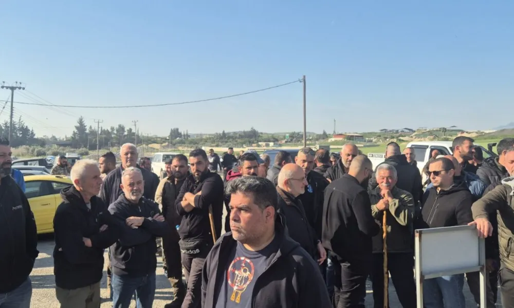 Ένταση στην Πάχνα: Επίθεση σε τηλεοπτικό συνεργείο που κάλυπτε την κρίση με τον αφθώδη πυρετό