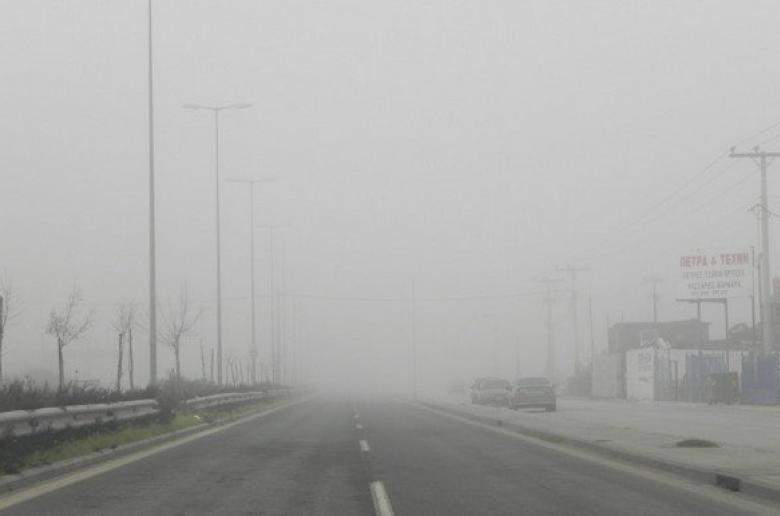 Οδηγοί προσοχή! Περιορισμένη ορατότητα λόγω ομίχλης στην περιοχή Ριζοελιάς