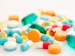 pills-farmaka-xapia-hapia-shutterstock