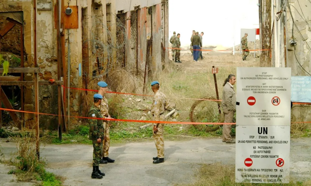 Πράσινη Γραμμή: Τέλος το συρματόπλεγμα, κάμερες παντού – Η στρατηγική επιτήρησης της Εθνικής Φρουράς και ο ρόλος της ΟΥΝΦΙΚΥΠ