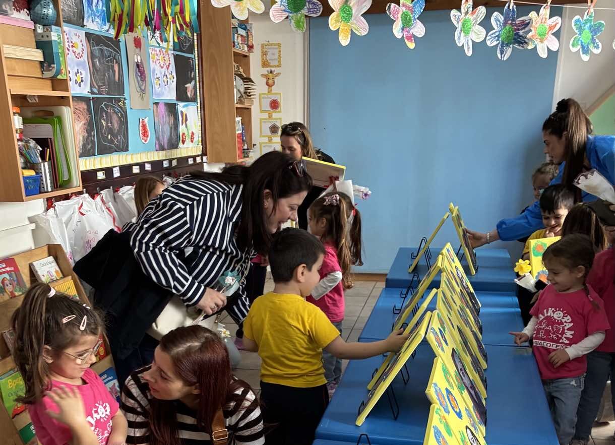 Με αυτόν τον ιδιαίτερο τρόπο ευχήθηκαν τα παιδιά του νηπιαγωγείου «Παιδικόραμα» για τη Γιορτή της Μητέρας