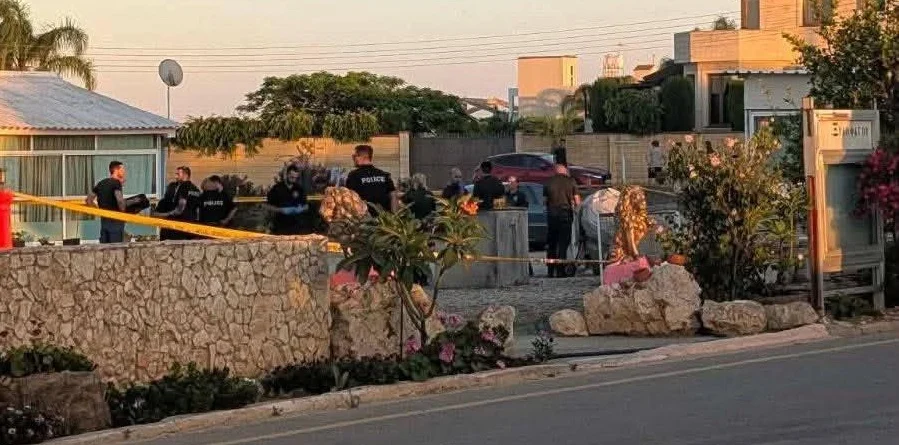 &Tau;&rho;&alpha;&gamma;&omega;&delta;ί&alpha; &Xi;&upsilon;&lambda;&omicron;&phi;ά&gamma;&omicron;&upsilon;: &Delta;&epsilon;&nu; &delta;&iota;&alpha;&pi;&iota;&sigma;&tau;ώ&theta;&eta;&kappa;&alpha;&nu; &tau;&alpha; &alpha;ί&tau;&iota;&alpha; &theta;&alpha;&nu;ά&tau;&omicron;&upsilon; &tau;&omega;&nu; &delta;&upsilon;&omicron; &pi;&alpha;&iota;&delta;&iota;ώ&nu;