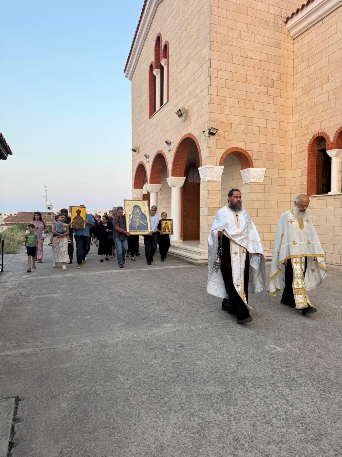 Με λαμπρότητα εορτάστηκε η Σύναξη της Παναγίας «Άξιον Εστί» στα Λιβάδια  (φώτο)
