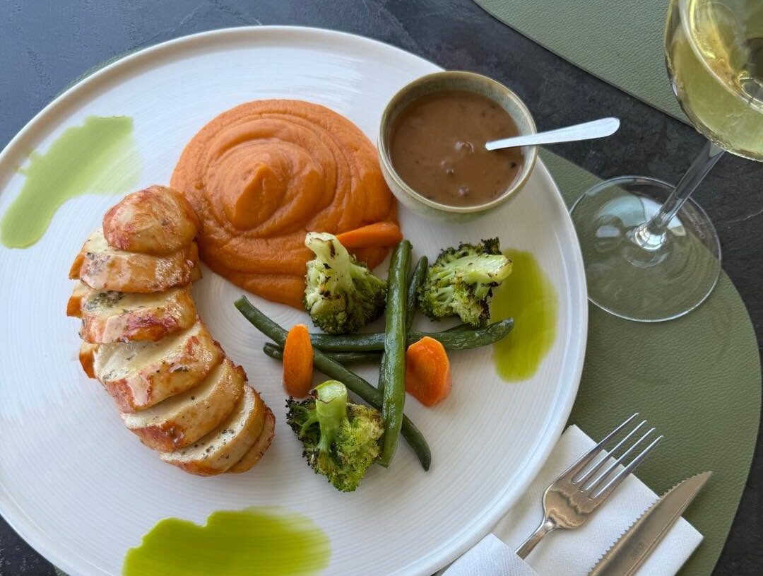 Ζουμερό Chicken Fillet Roulade που θα λατρέψεις – Η νέα πρόταση του Enigma Restobar