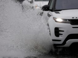 RAINING_CAR_ROAD-Photo_by_JUSTIN_.2e16d0ba.fill-1600×900