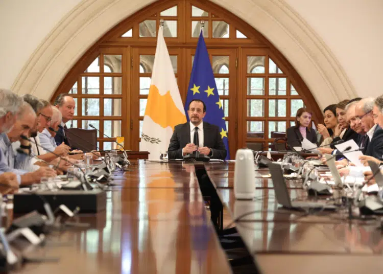 Αυτά είναι τα νέα μέτρα για τον αφθώδη πυρετό