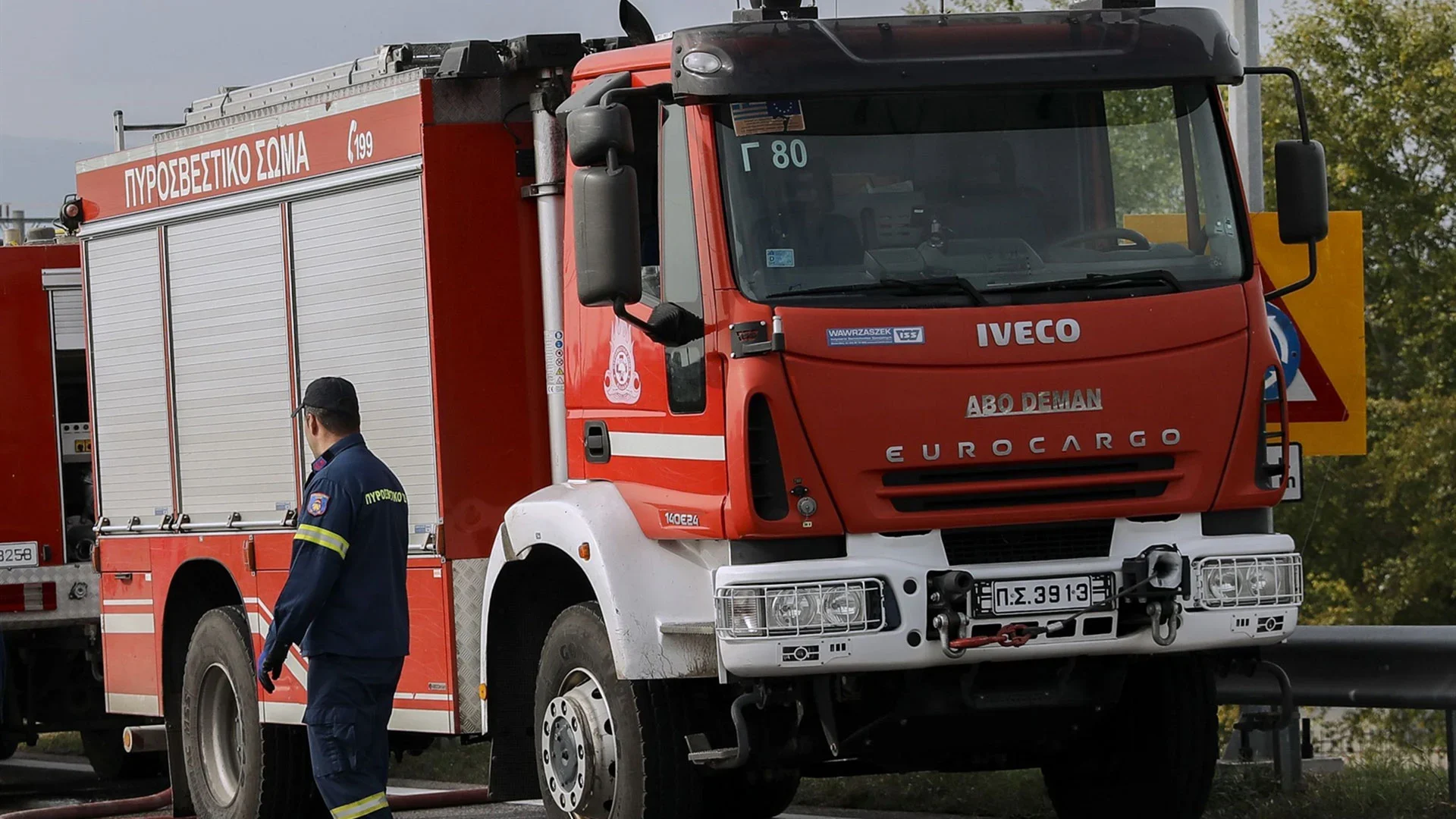 Στις φλόγες εν κινήσει όχημα στον δρόμο Λυμπιών – Αθηένου – Επεκτάθηκε σε καρότσα και χόρτα η φωτιά