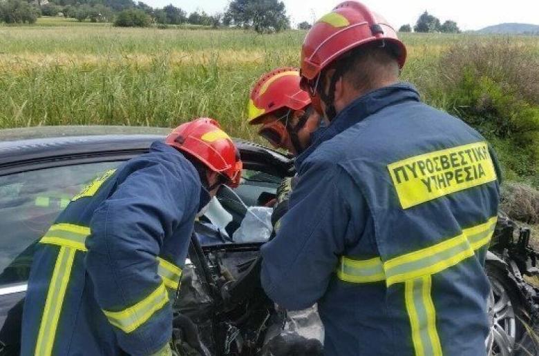 Τρόμος για οδηγό, έχασε τον έλεγχο και βρέθηκε σε χαντάκι – Χρειάστηκε επέμβαση της Πυροσβεστικής για τον απεγκλωβισμό του