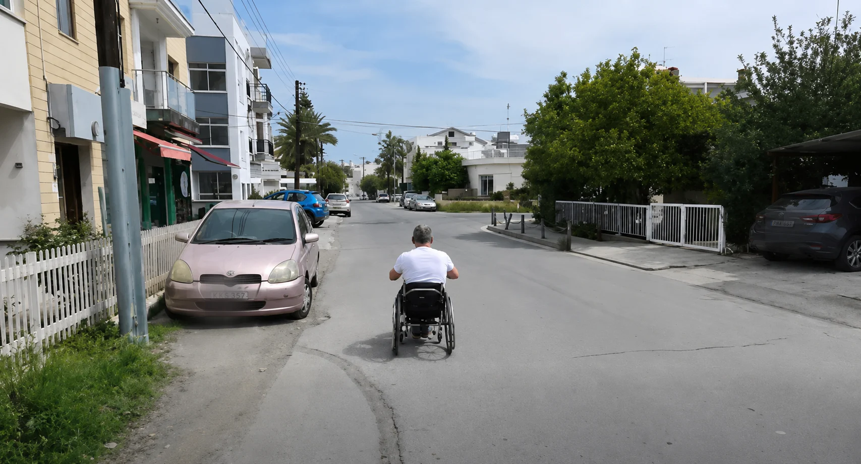 Διασχίζοντας τη Λευκωσία με ηλεκτρικό τροχοκάθισμα: «Ρίσκο που πρέπει να πάρω»