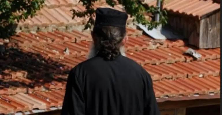 Τέσσερις γυναίκες στο Κερατσίνι μήνυσαν πρώην αρχιμανδρίτη για σεξουαλική κακοποίηση