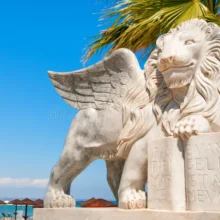 winged-lion-statue-foinikoudes-larnaca-cyprus-promenade-40657142