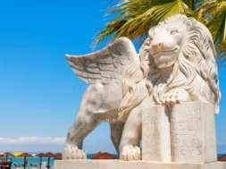 winged-lion-statue-foinikoudes-larnaca-cyprus-promenade-40657142