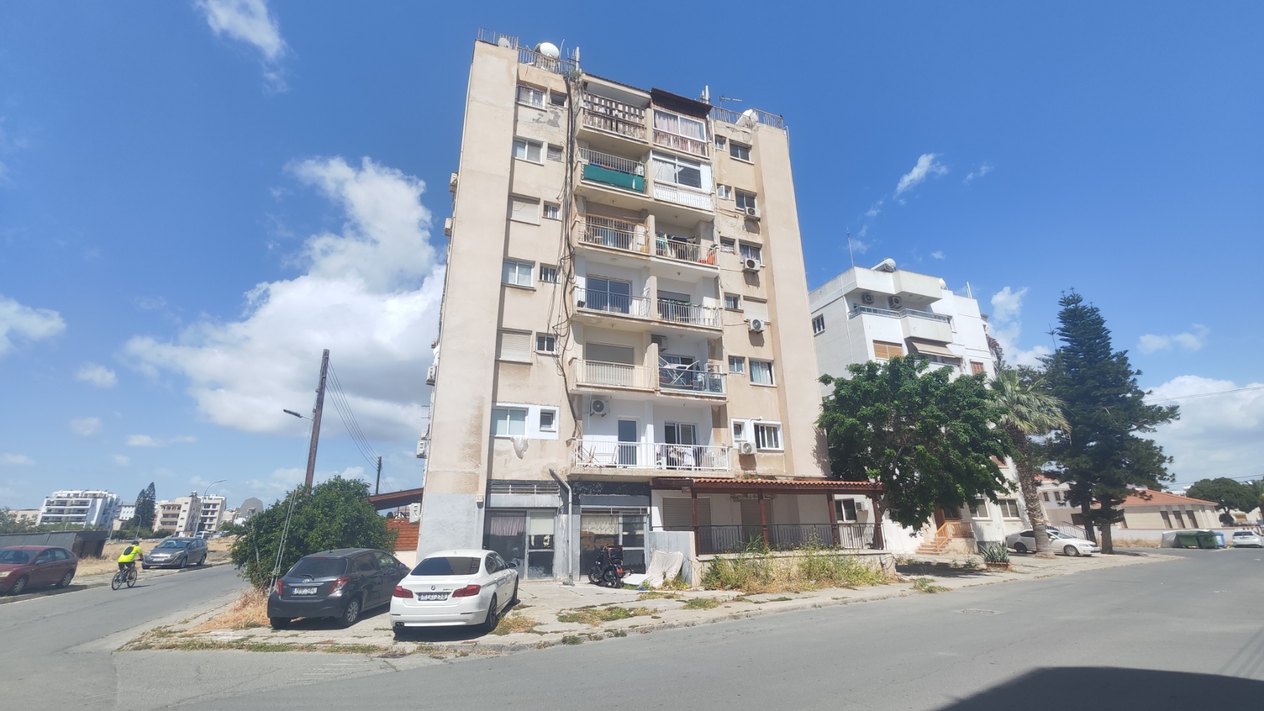 Εκκενώνονται, σφραγίζονται και κατεδαφίζονται οικοδομές στη Λάρνακα – Συνεχίζονται οι έλεγχοι του ΕΟΑ – Με διοικητικά πρόστιμα απειλούνται ιδιοκτήτες που δεν θα προβούν έγκαιρα στην άρση επικινδυνότητας των κτηρίων τους