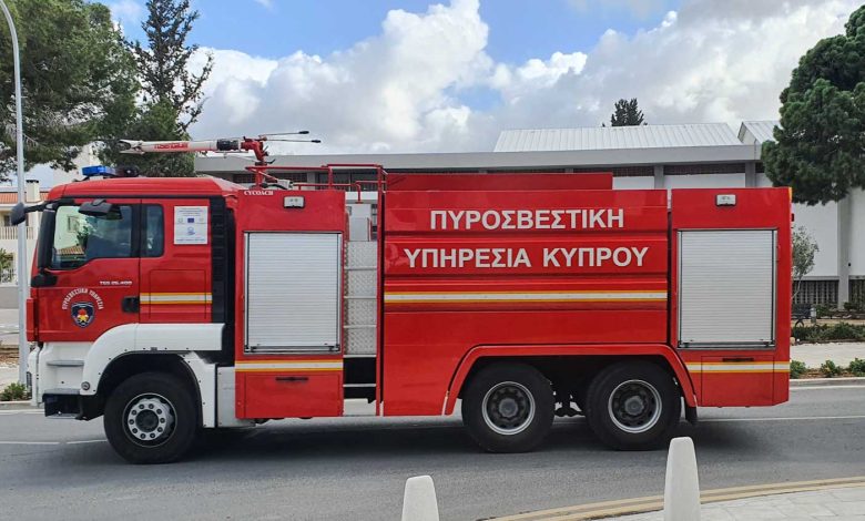 Σκάφος τυλίχθηκε στις φλόγες κατά τη διάρκεια εργασιών – Εξήλθαν έγκαιρα οι εργαζόμενοι