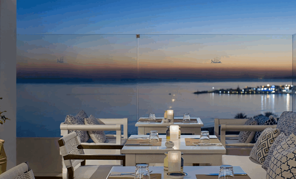 Ένα μοναδικό rooftop burger bar όπως δεν το έχεις φανταστεί στην Αγία Νάπα