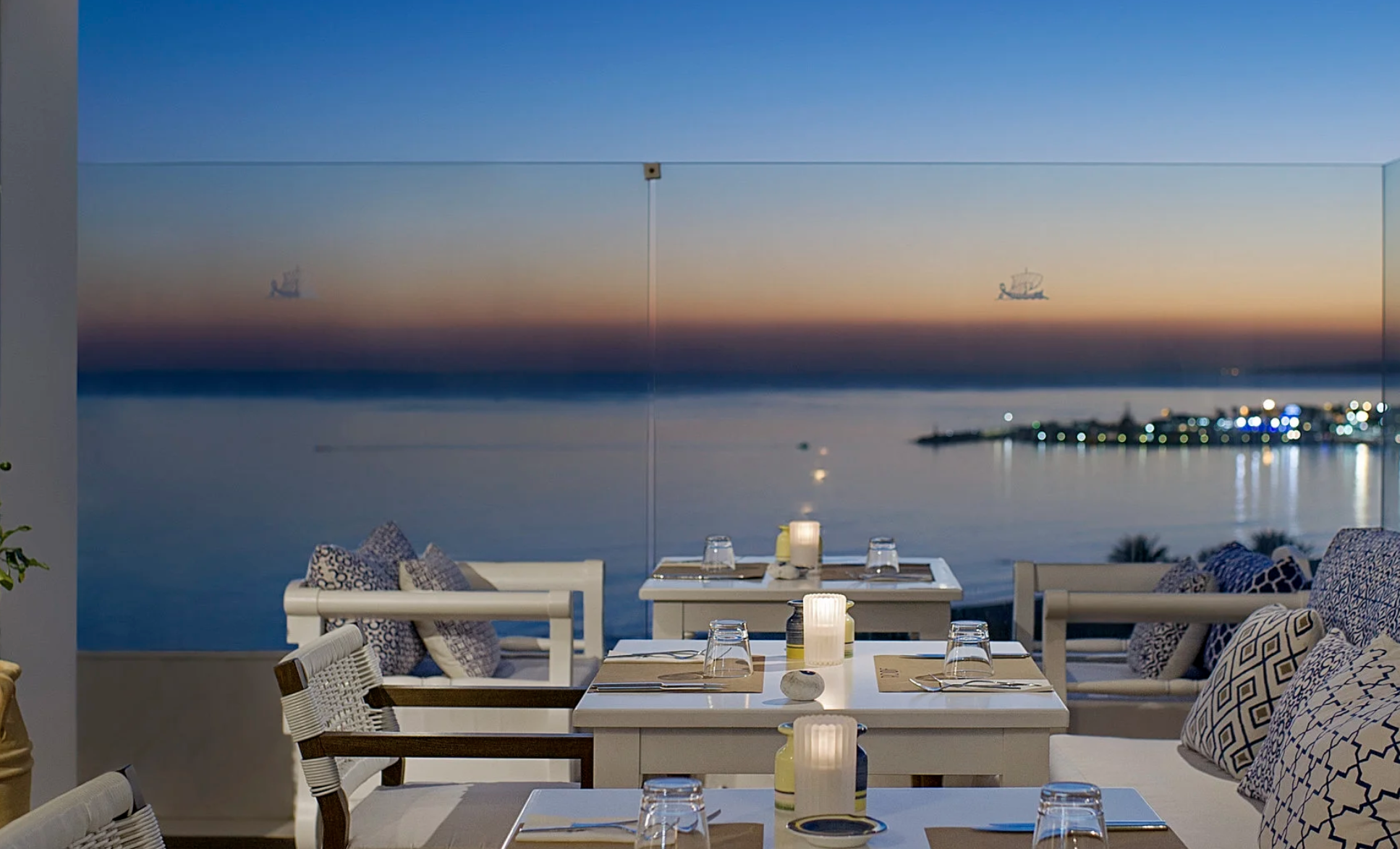 Ένα μοναδικό rooftop burger bar όπως δεν το έχεις φανταστεί στην Αγία Νάπα