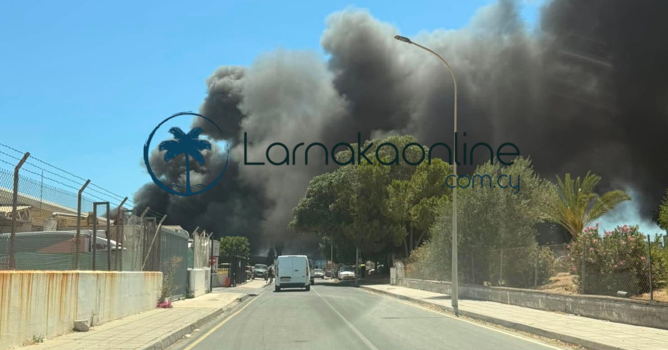 Συναγερμός στην Αραδίππου: Μεγάλη πυρκαγιά σε εργοστάσιο – Ενισχύονται οι δυνάμεις πυρόσβεσης