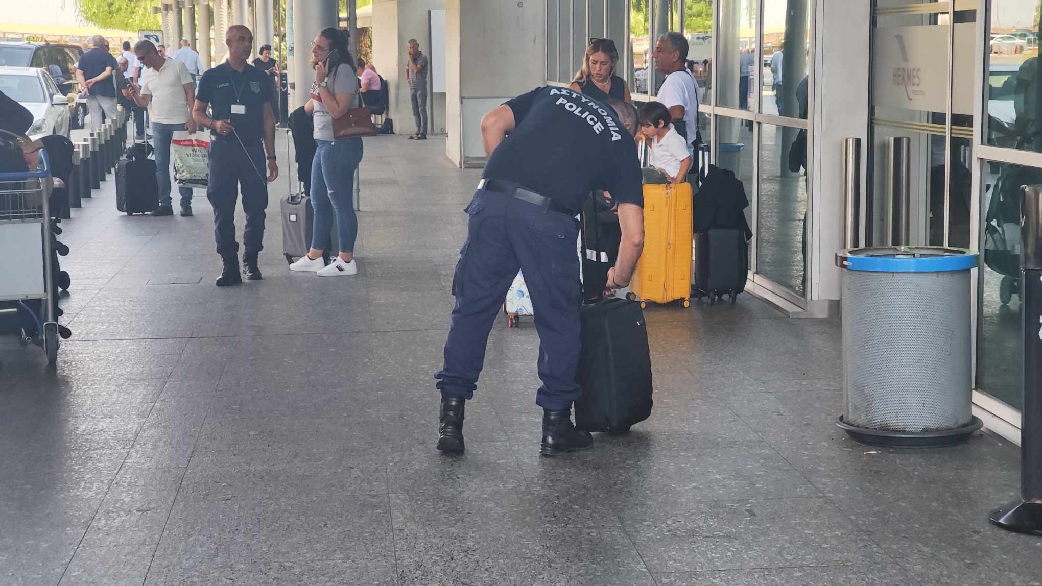 Αεροδρόμιο Λάρνακας: Έκρυβε στο σώμα του πάνω από 1 kg κοκαΐνη – Απέβαλε 110 συσκευασίες