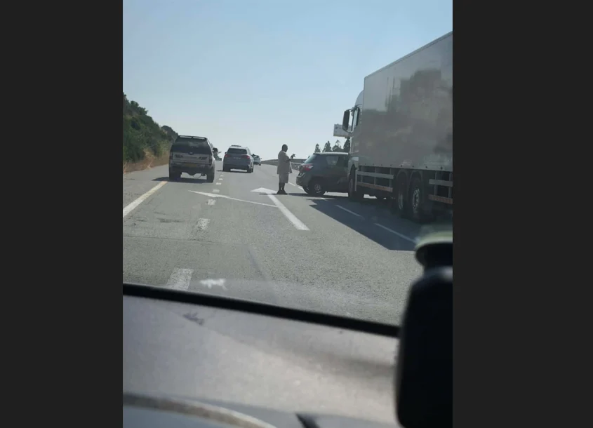 Τροχαίο στον αυτό/δρομο Λευκωσίας – Λεμεσού παρά την έξοδο Ζυγίου – Όχημα συγκρούστηκε με φορτηγό