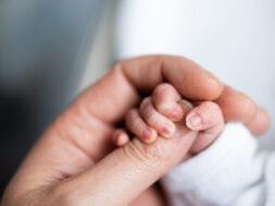 hand-of-newborn-baby-who-has-just-been-born-holding-the-finger-of-his-fathers-hand-2048×1366