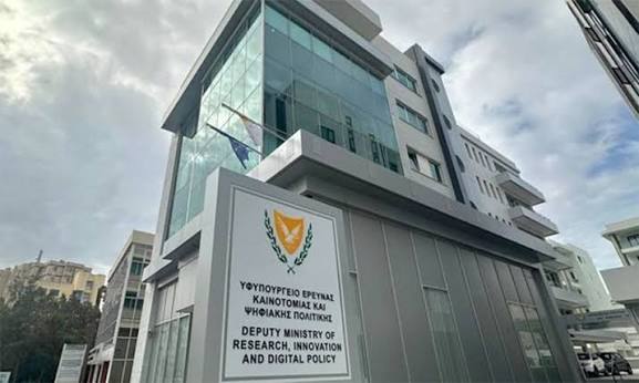 Σε λειτουργία η νέα ψηφιακή υπηρεσία για ανανέωση αδειών διαμονής υπηκόων τρίτων χωρών