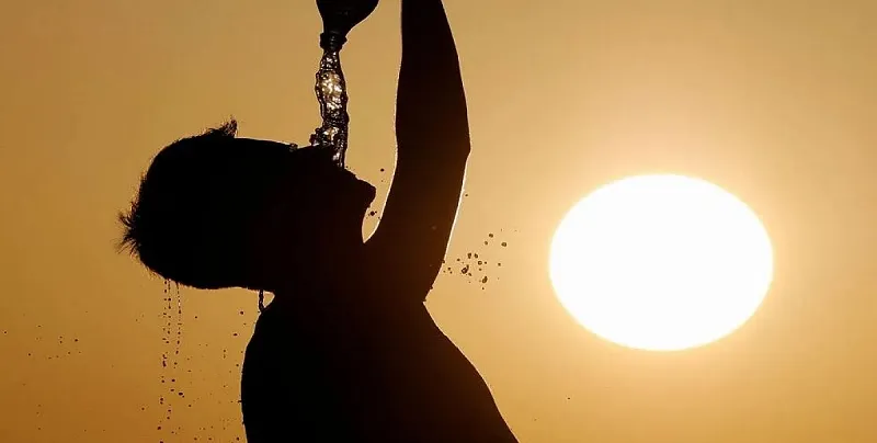 Πέφτει η θερμοκρασία αλλά παραμένει η δυσφορία λόγω υγρασίας