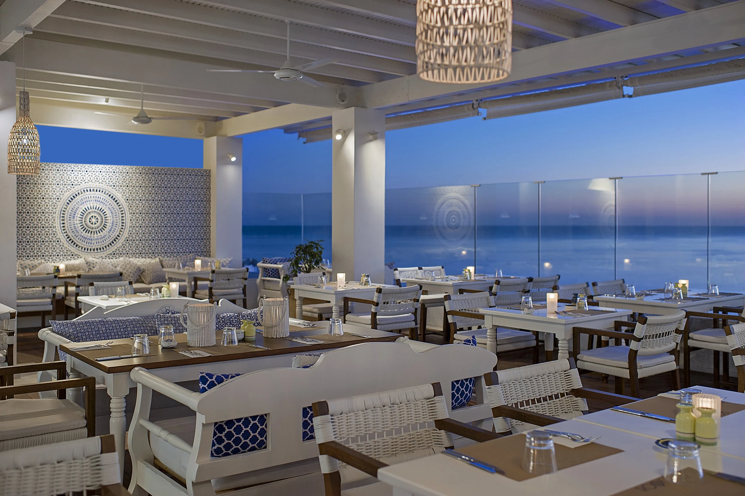 Το rooftop burger spot της Αγίας Νάπας που σε κάνει να νιώθεις ότι ταξίδεψες
