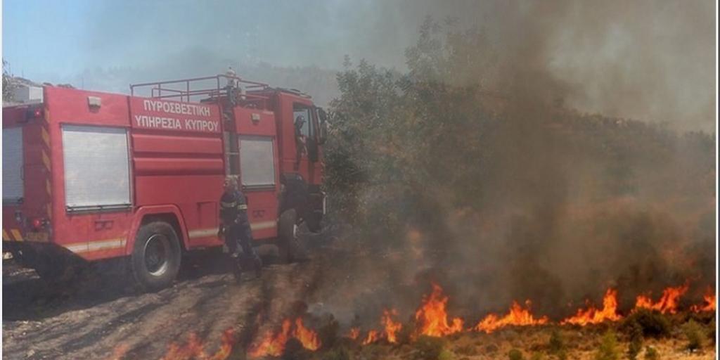 Πυρκαγιά ξέσπασε στον αυτοκινητόδρομο Λευκωσίας – Λάρνακας – Έτρεχαν οι δυνάμεις πυρόσβεσης