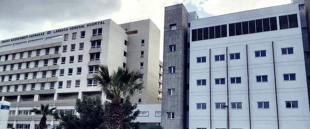 Λάρνακα: Όχημα τυλίχθηκε στις φλόγες μετά από εκτροπή-Στο Νοσοκομείο ο οδηγός